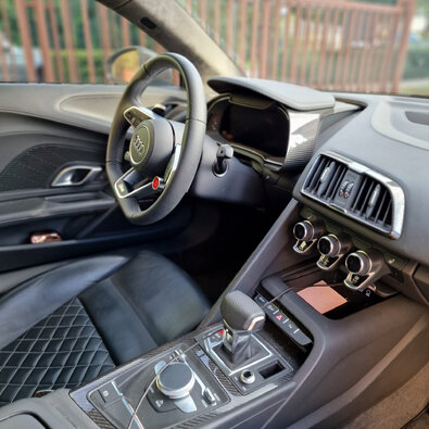 Audi R8 r.v.2022 performance 605 ps / 5 000 km / cena 180 000 € s DPH